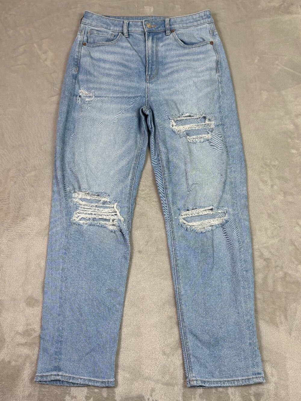 American Eagle Women’s size 6  Mom Straight Jeans Light Wash Distressed Ripped